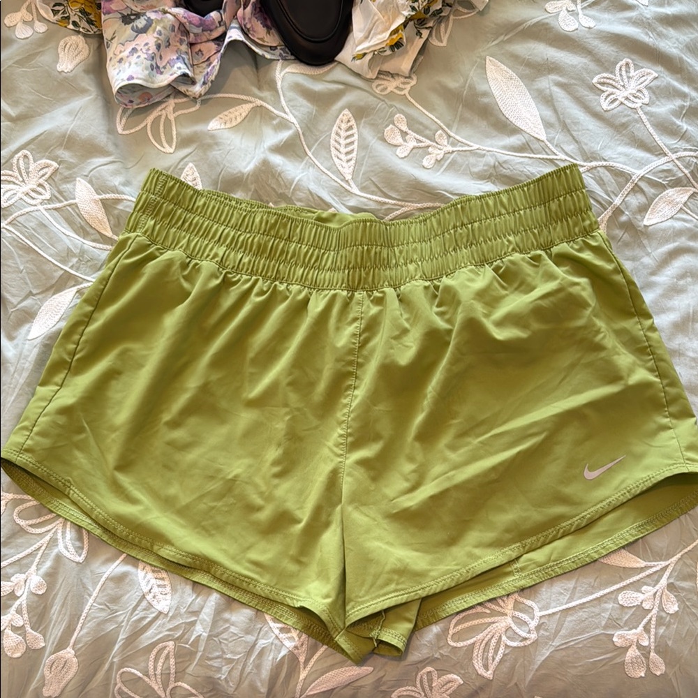 Nike Green Athletic Shorts Lightweight Moisture-Wicking